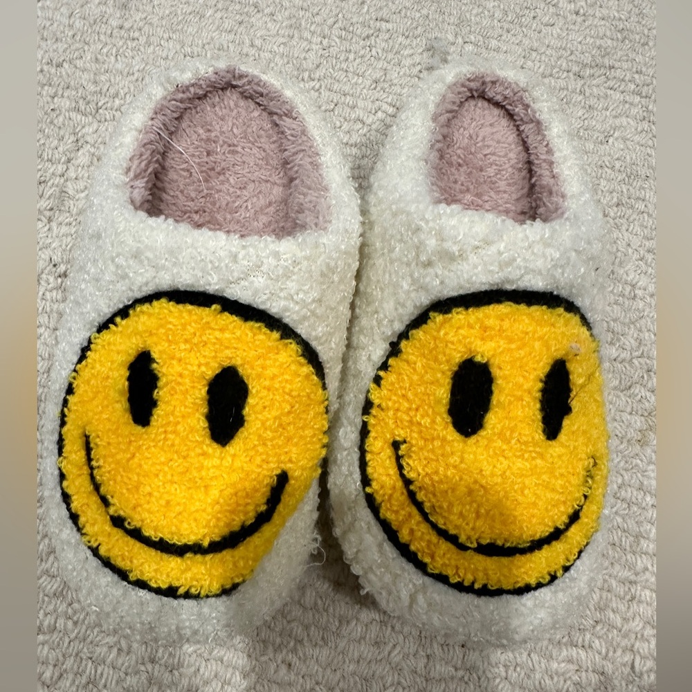 Smiley face cozy slippers for kids size 30-31